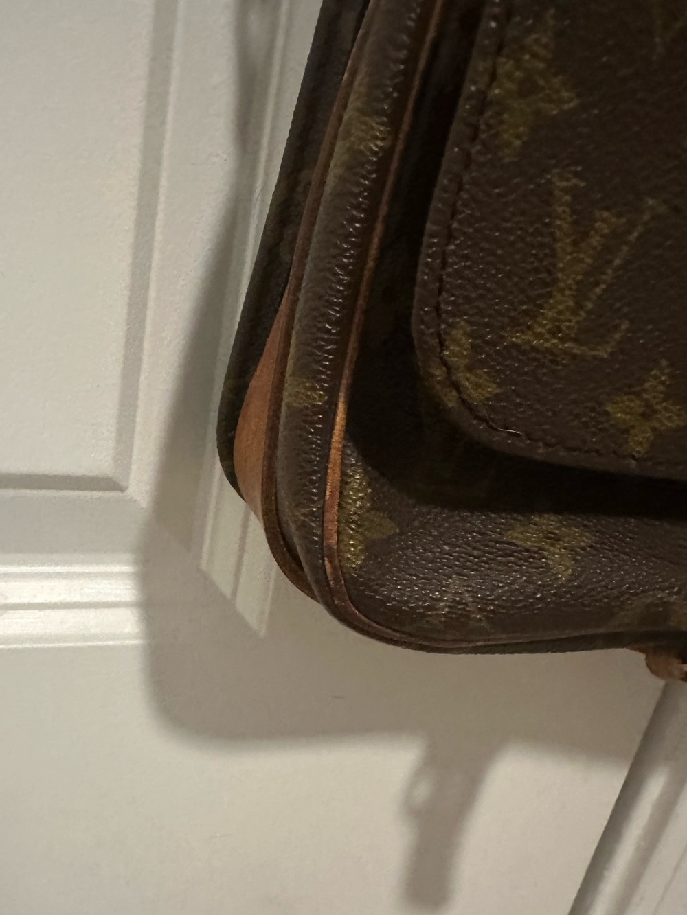 Authentic Louis Vuitton Monogram cross body/messenger bag - Picture 4 of 8